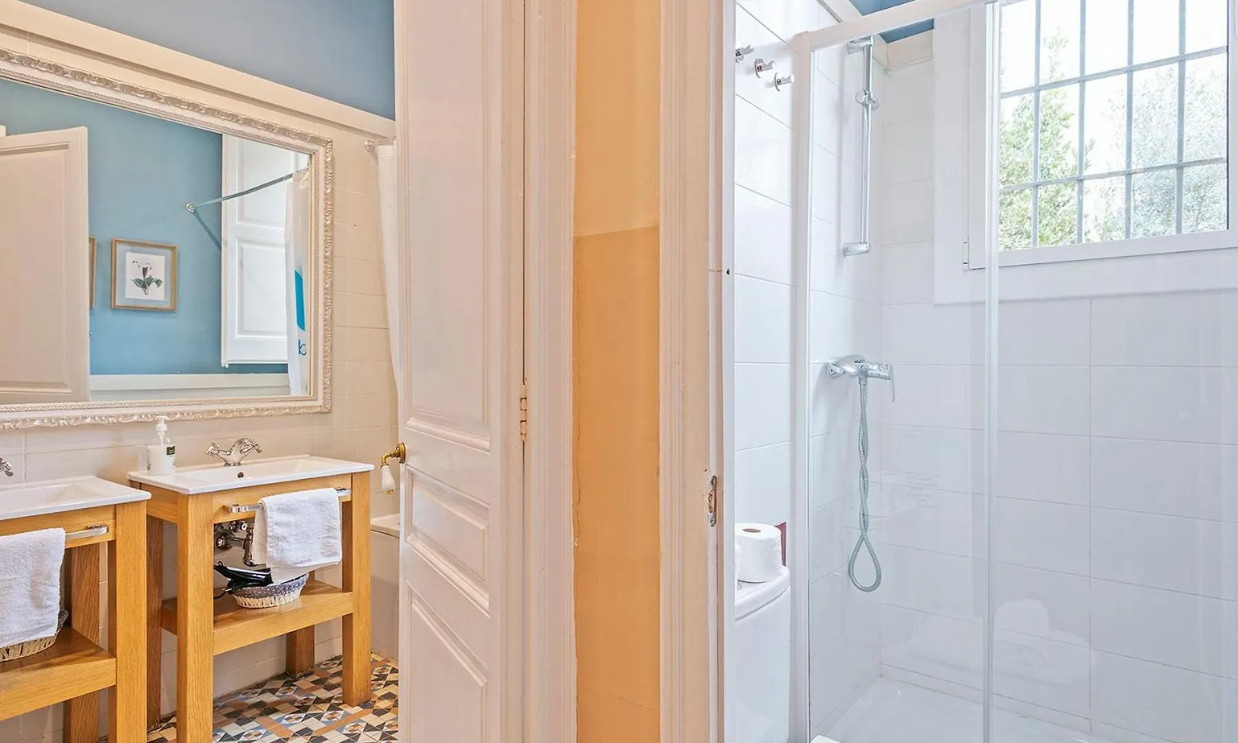Villa Modernista Barcelona 0*,  España